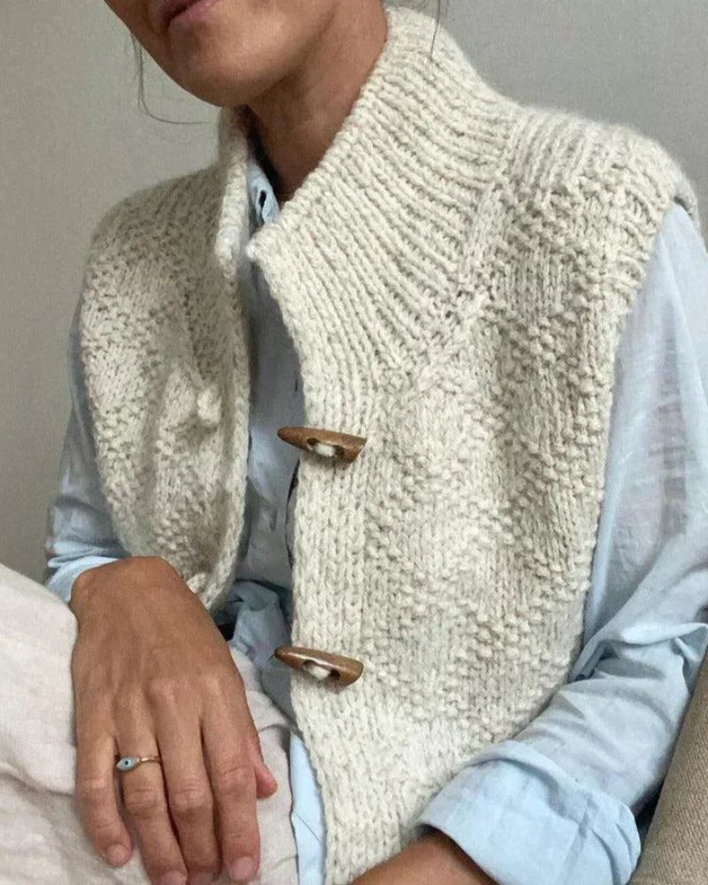 Barbara | Elegant Sleeveless Cardigan